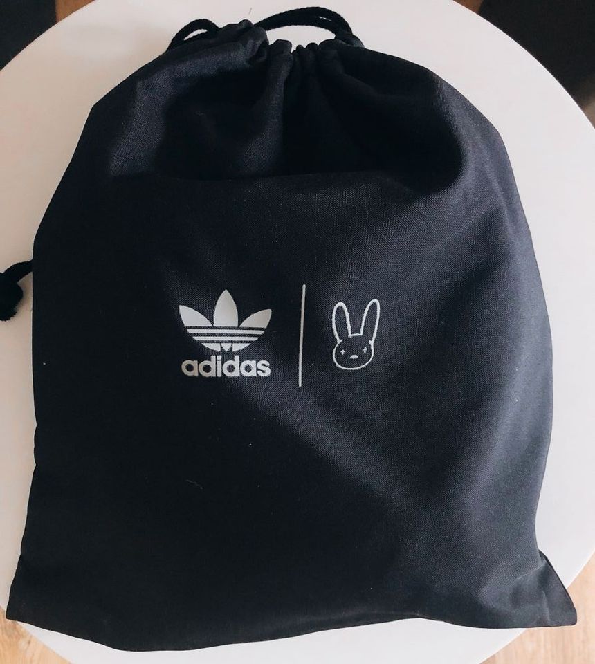 ADIDAS | x Bad Bunny Response CL "Triple Black" | EU 42 / NEU in Wanderup