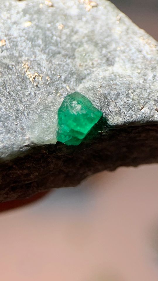 Über 100 Smaragd Stufen swat Pakistan mine - Mineralien Sammlung in Oelsnitz/Erzgeb.