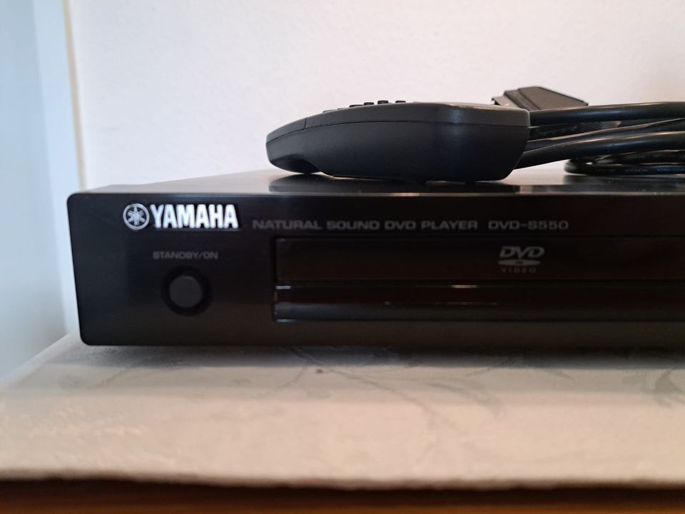 Yamaha DVD-S 550 DVD-Player mit Fernbedienung inkl. Kabel in Wismar