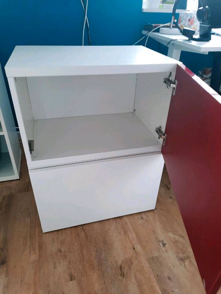 IKEA Besta Kommode Schrank hochglanz weiß/rot TV-Schrank Lowboard in Modautal