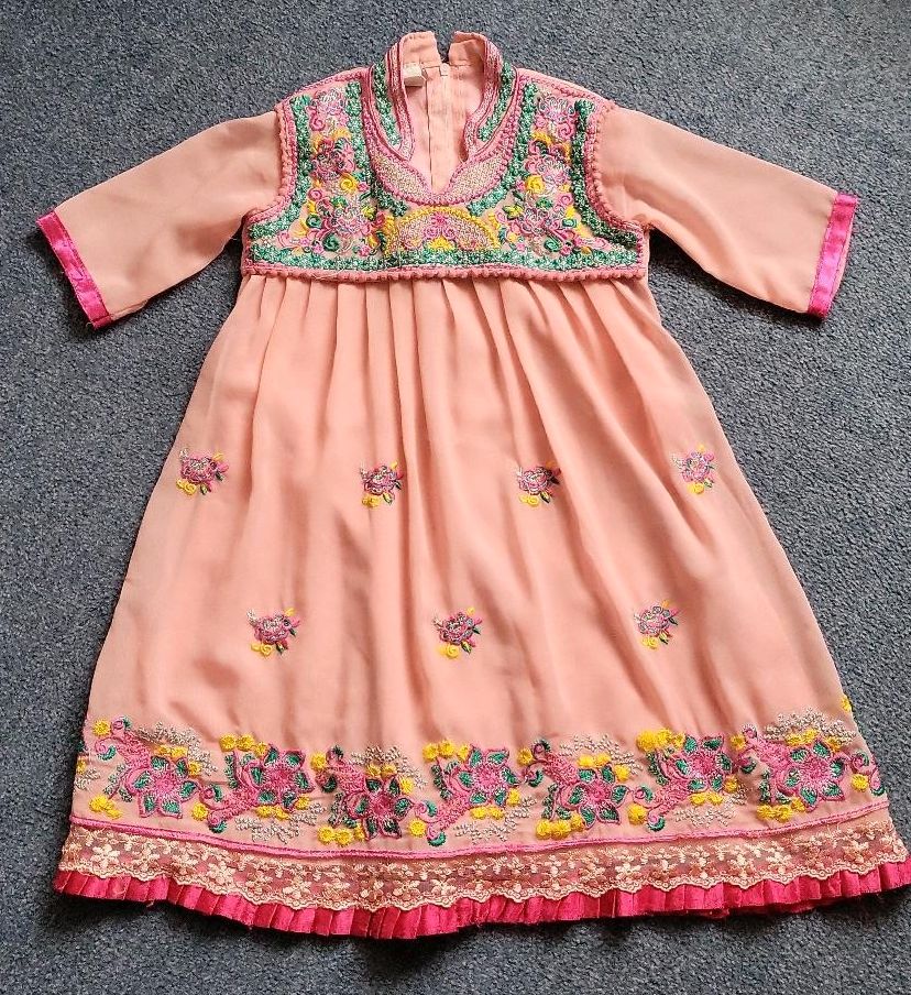 Mädchen Kleid Tunikakleid Sommerkleid Gr. 104/110 in Gera