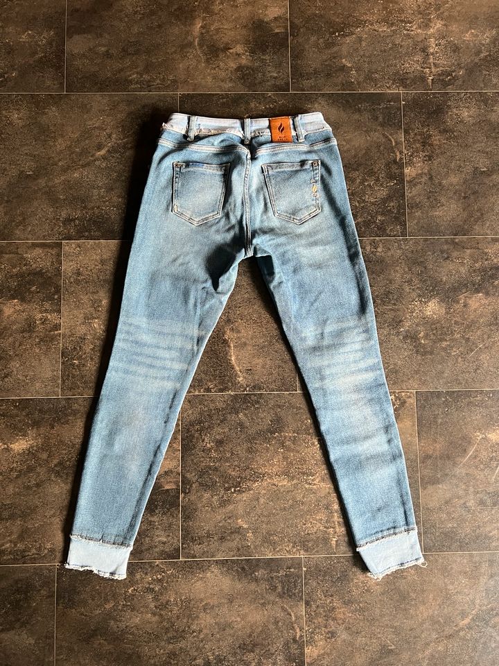 Blue Fire Co Jeans Gr.28/32 blau in Iserlohn