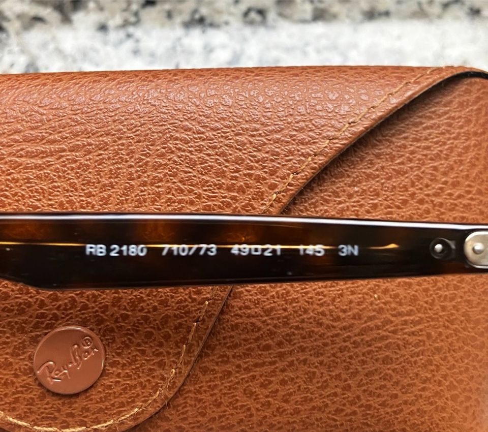 Neuwertige Ray Ban Sonnenbrille inkl. Etui in Bergtheim (Unterfranken)