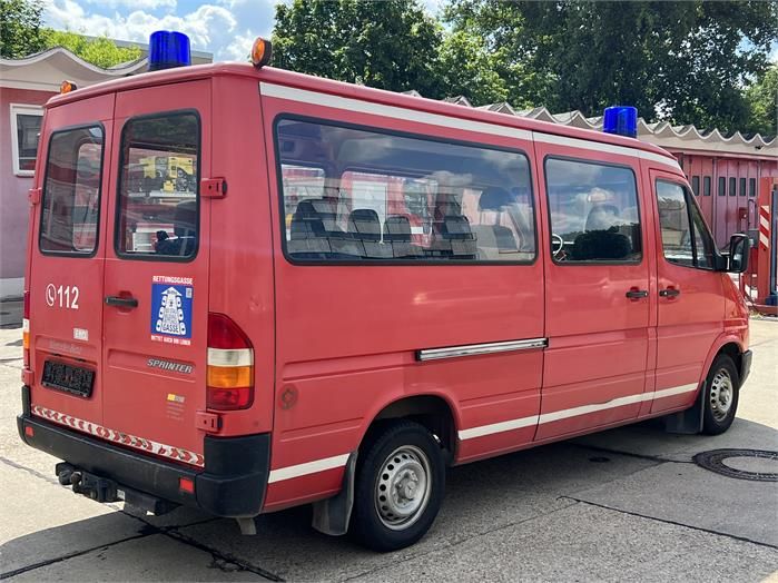 Mercedes Benz Sprinter 212 D Feuerwehr Bus 9 Sitze TÜV 12/2022 in Osterweddingen