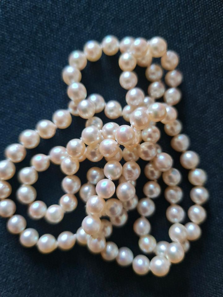 Weiße echte Perlenkette Süßwasserperlen 78 cm in Blankenfelde