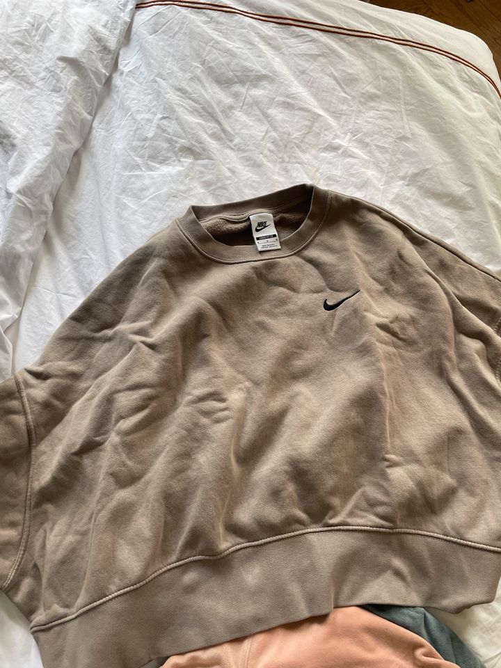 Nike Pullover in Berlin