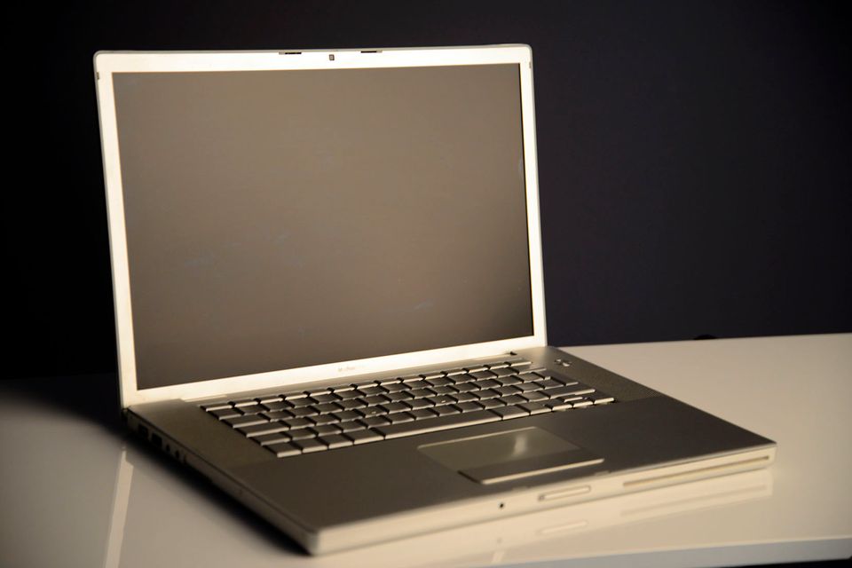 Zwei alte MacBook Pro in Düsseldorf