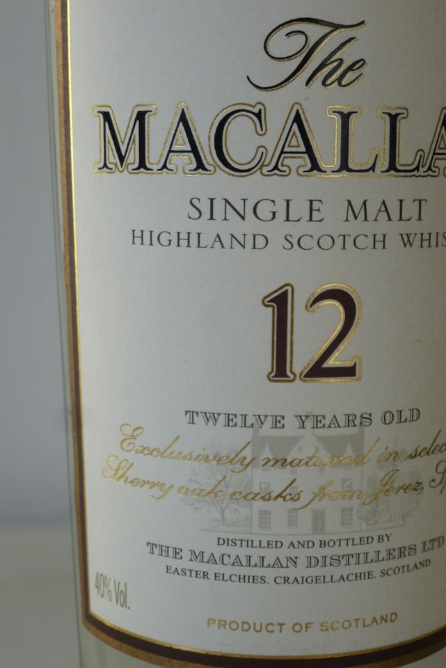 Bar Deko leere Whiskyflasche „MACALLAN 12 Jahre Sherry Oak“ in Kiel