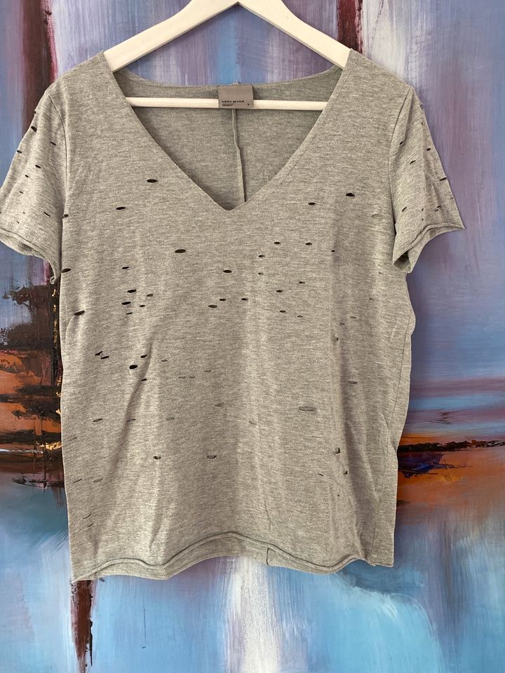 VERO MODA SHIRT LOCHMUSTER S 34/36 grau v neck in Dortmund