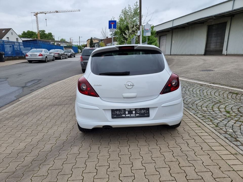 Opel Corsa D Color Edition "OPC" in Düsseldorf