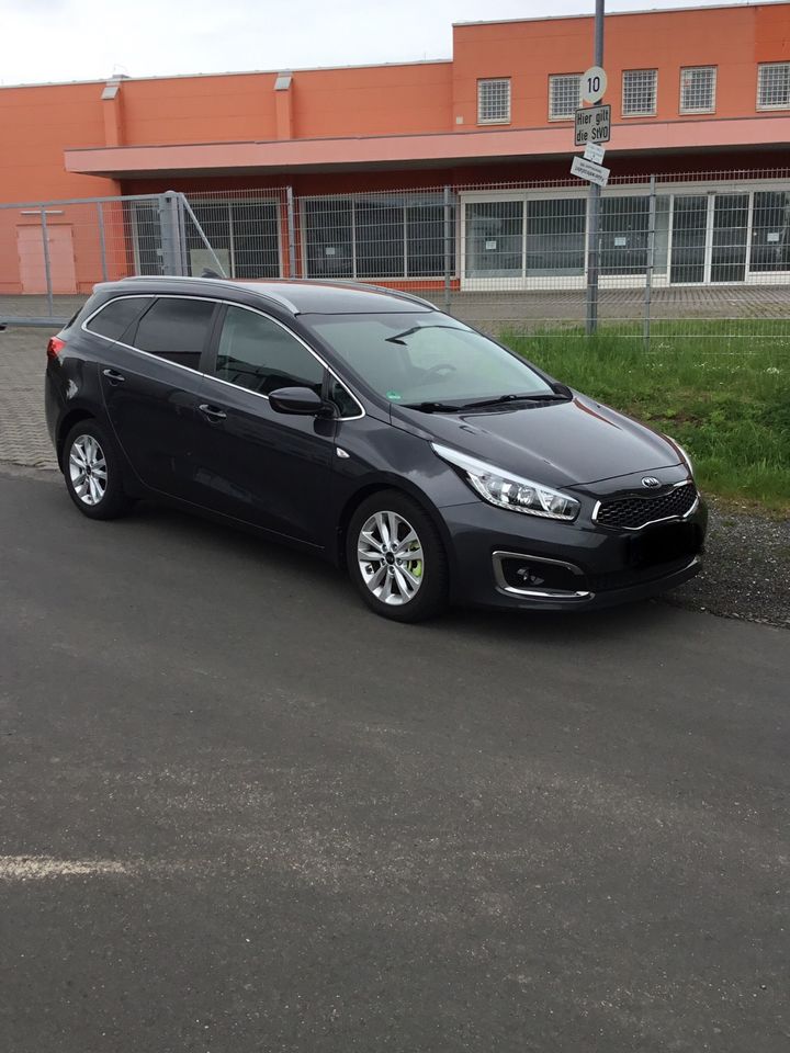 Kia CEE‘D 1.6 Benziner Navi/Xenonlicht/Kamera …… in Büdingen