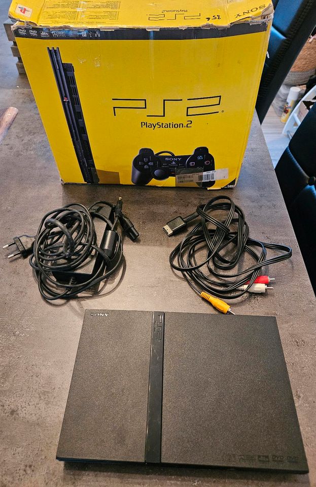 Playstation 2 Slim  Konsole mit Orginalkarton in Gelsenkirchen