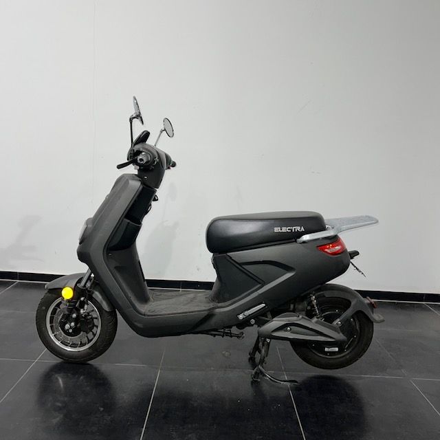 Electra Retro Roller Scooter Moped Elektro Schwarz in Berlin