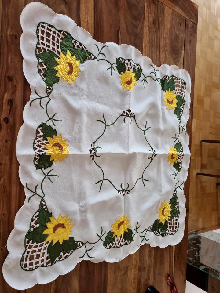 Tischdecke mitteldecke mit Sonnenblumen 85x85cm in Gersthofen