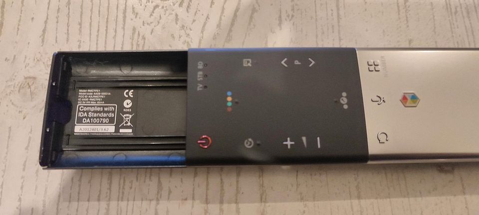 Samsung Smart touch remote mit IR Blaster in Jünkerath