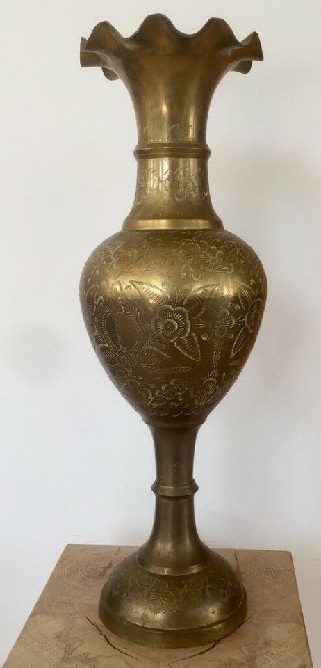 Vase aus Messing Messingvase mit Gravur in Rheinland-Pfalz - Ludwigshafen |  eBay Kleinanzeigen ist jetzt Kleinanzeigen