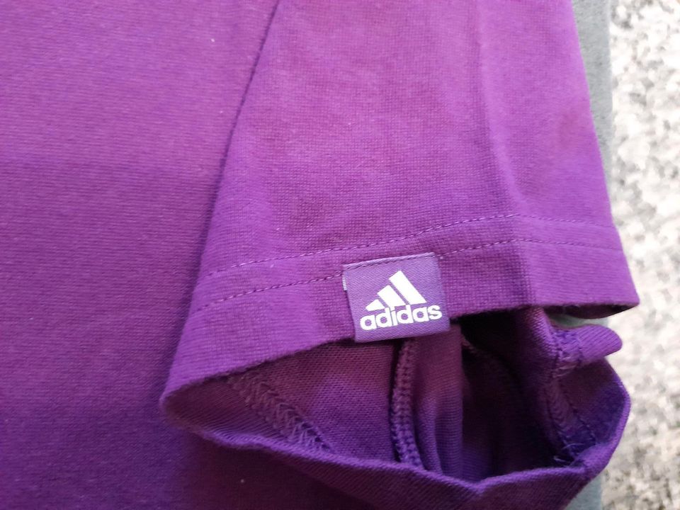 Adidas T-shirt in Coswig