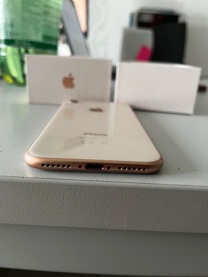 Apple IPhone 8 64 GB Roségold - sehr guter Zustand. Kein Versand in Swisttal