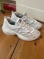 Hilfiger Sneaker weiß Gr. 46 Friedrichshain-Kreuzberg - Friedrichshain Vorschau