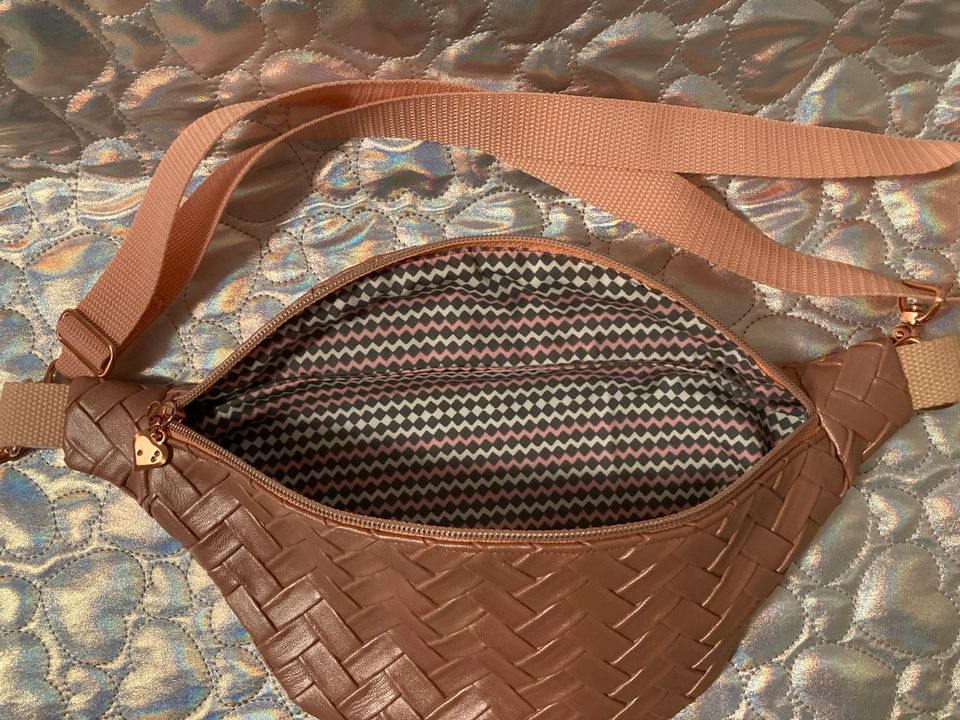 Handmade Bauchtasche Gürteltasche Hipbag neu in Göttingen