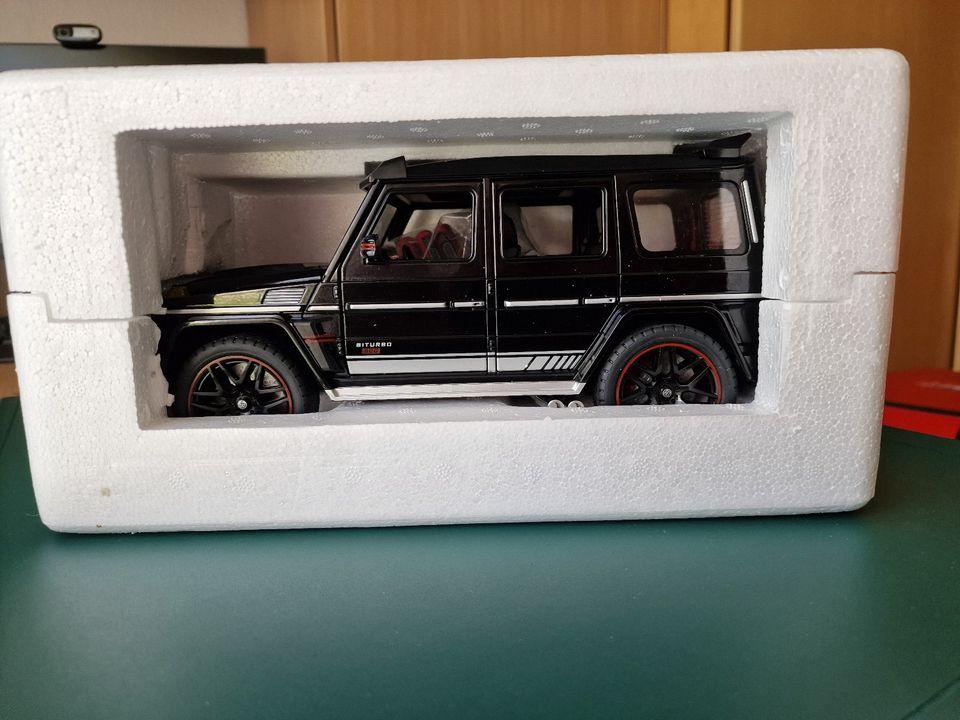 Modellauto Mercedes Benz G-Klasse 1:18, SUV Ikone mit Beleuchtung in Bottrop