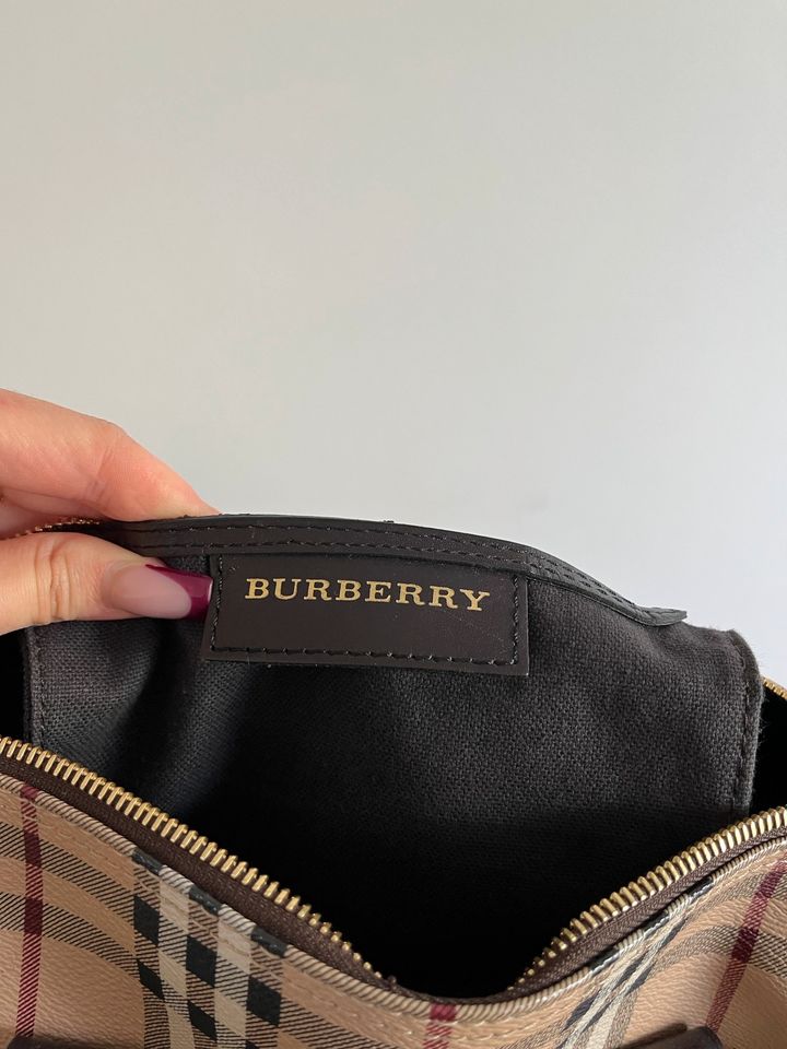 Original Burberry Handtasche in Marburg