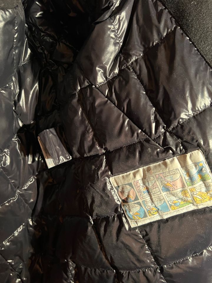 Moncler Cabin Jacke Damen in Bornheim