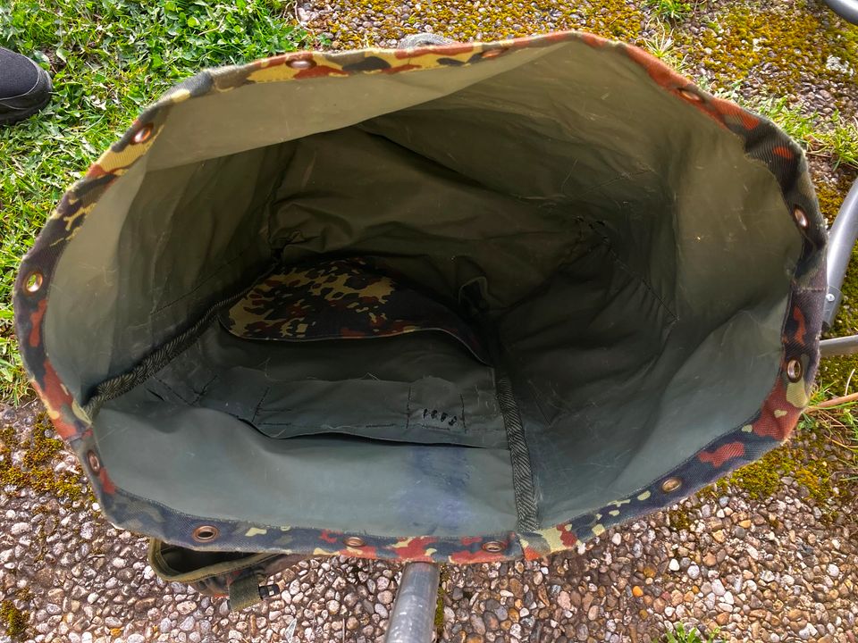 Tourenrucksack Rucksack im Bundeswehr Flecktarn reparaturbedürfti in Kaufering