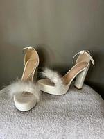 shein Plüsch high heels in der Größe 38 Niedersachsen - Lüchow Vorschau