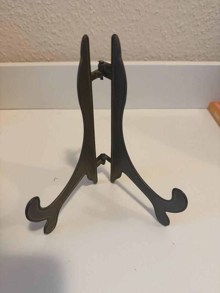 Klappbarer Tellerhalter, Sammelteller in Windeck