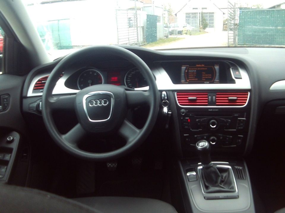 Audi A4 Lim. Attraction/Klima/Euro 5/ in Ofterdingen