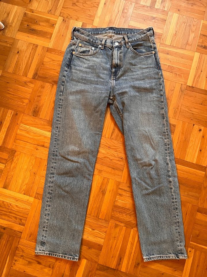 ARKET Regular Cropped Jeans in 28 / 1 x getragen in Köln