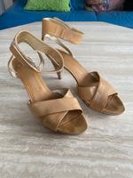 K&S Sandaletten mit Plateau beige Leder Gr 6,5 Hessen - Heppenheim (Bergstraße) Vorschau
