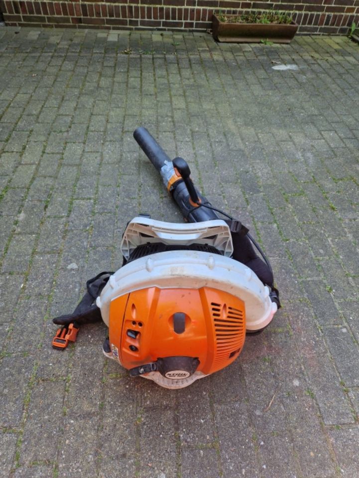 Stihl Laubbläser BR 700 in Schortens