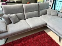 Ecksofa in grau mit schwarzen Metallbeinen Neu Baden-Württemberg - Villingen-Schwenningen Vorschau