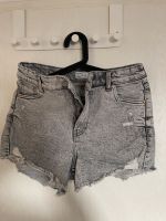 Bershka Shorts grau Hose kurz 40 Leipzig - Leipzig, Südvorstadt Vorschau