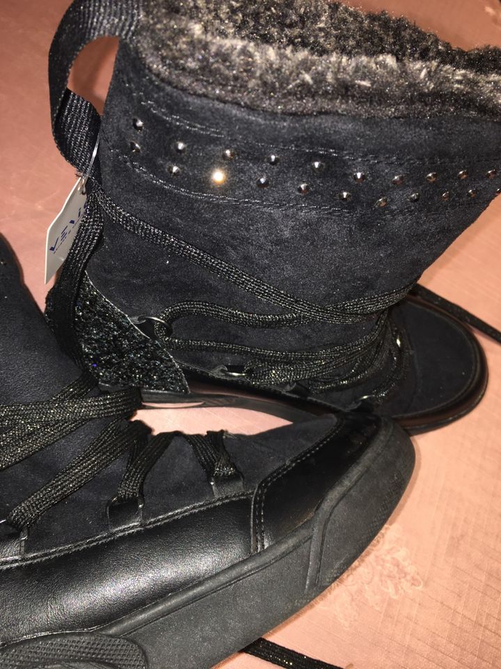 Stiefel schwarz mit Glitzer neu in Berlin