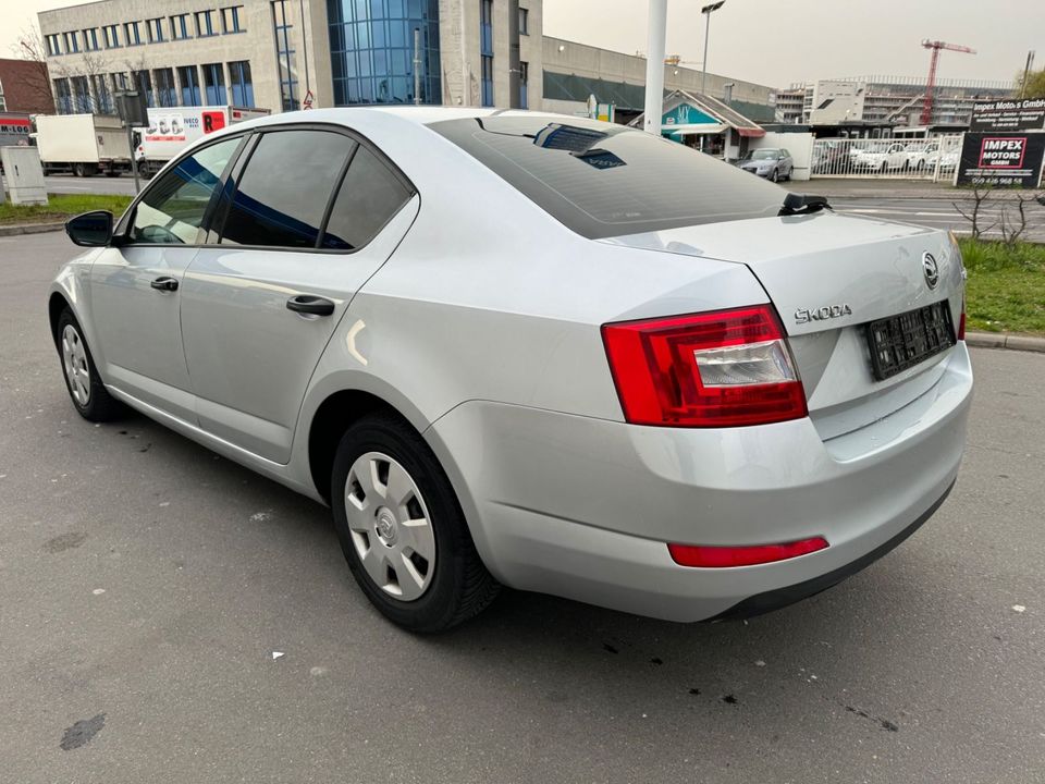 Skoda Octavia Lim. Active*Klima*Tempomat*USB*StartStop in Frankfurt am Main