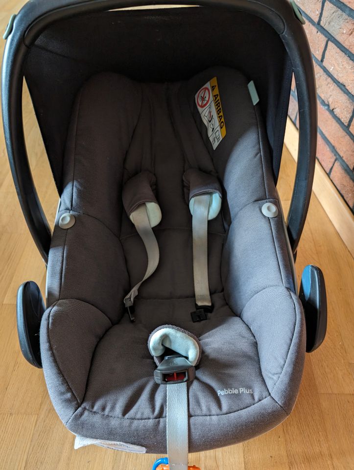 Maxi Cosi Pebble Plus inkl Isofix-Station in Essen