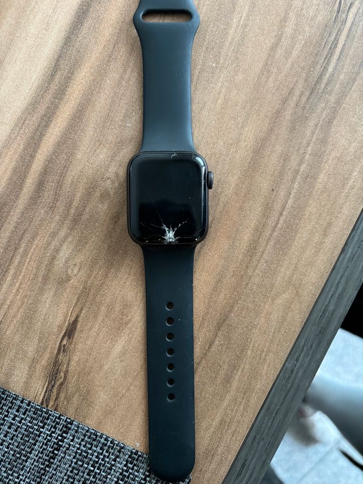 Apple Watch SE in Michelstadt