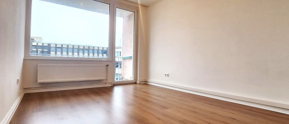 FRISCH RENOVIERTE 3 ZIMMER WOHNUNG MIT BALKON UND EINBAUKÜCHE, NAHE UNIVERSITÄT UND DER INNENSTADT! in Wuppertal