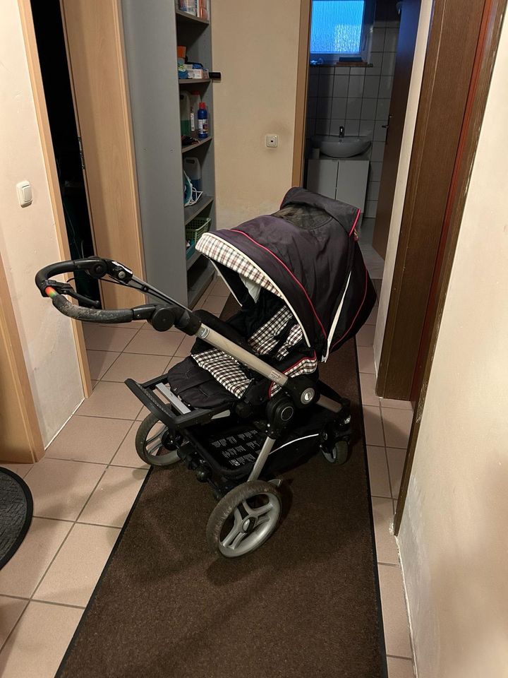 Teutonia Kinderwagen mit Babywanne in Merzig