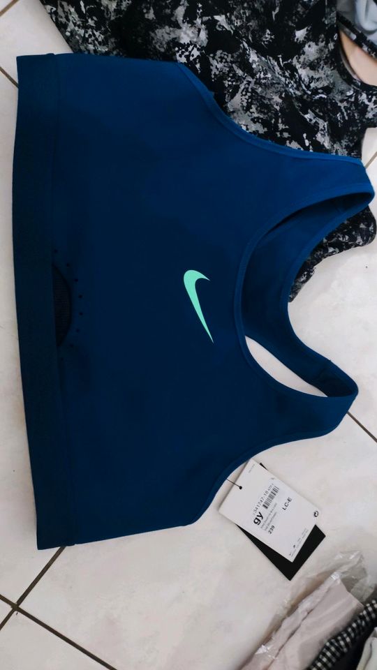 Nike Sport BH Dri-Fit blau Größe A-B / C-E in Berlin