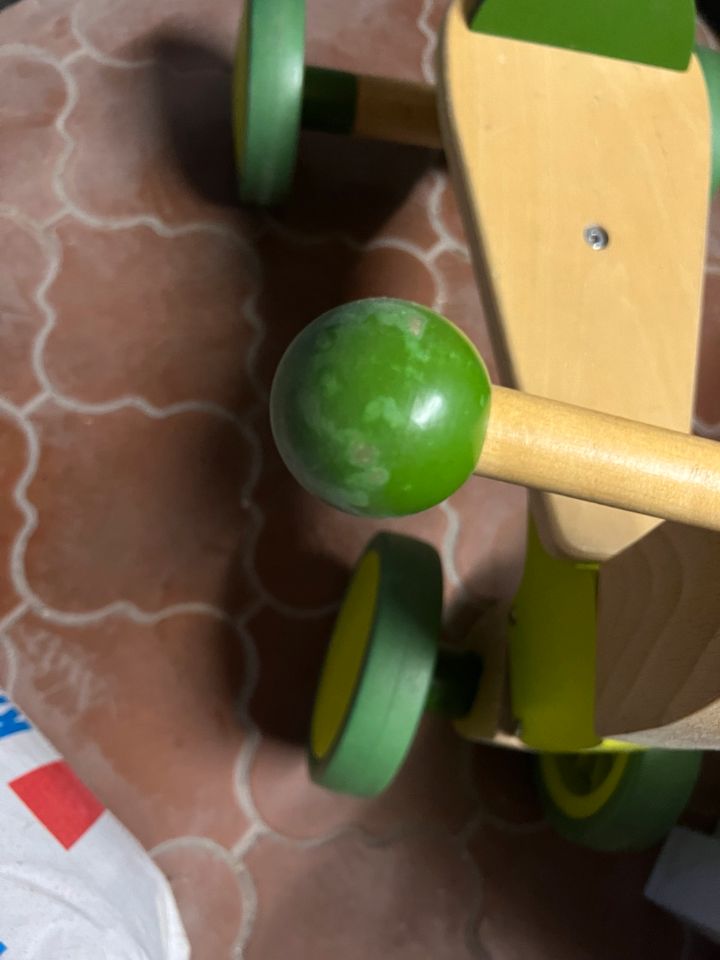 Rutschauto Dreirad Rutschrad Hape Holz Spielzeug in Eppelborn
