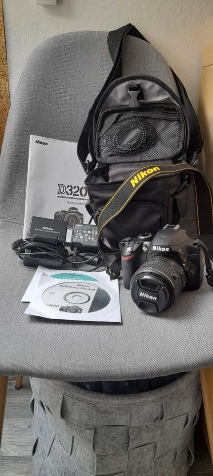 NIKON D3200 Spiegelreflexkamera + 18-55 VR-II Kit in Fürth