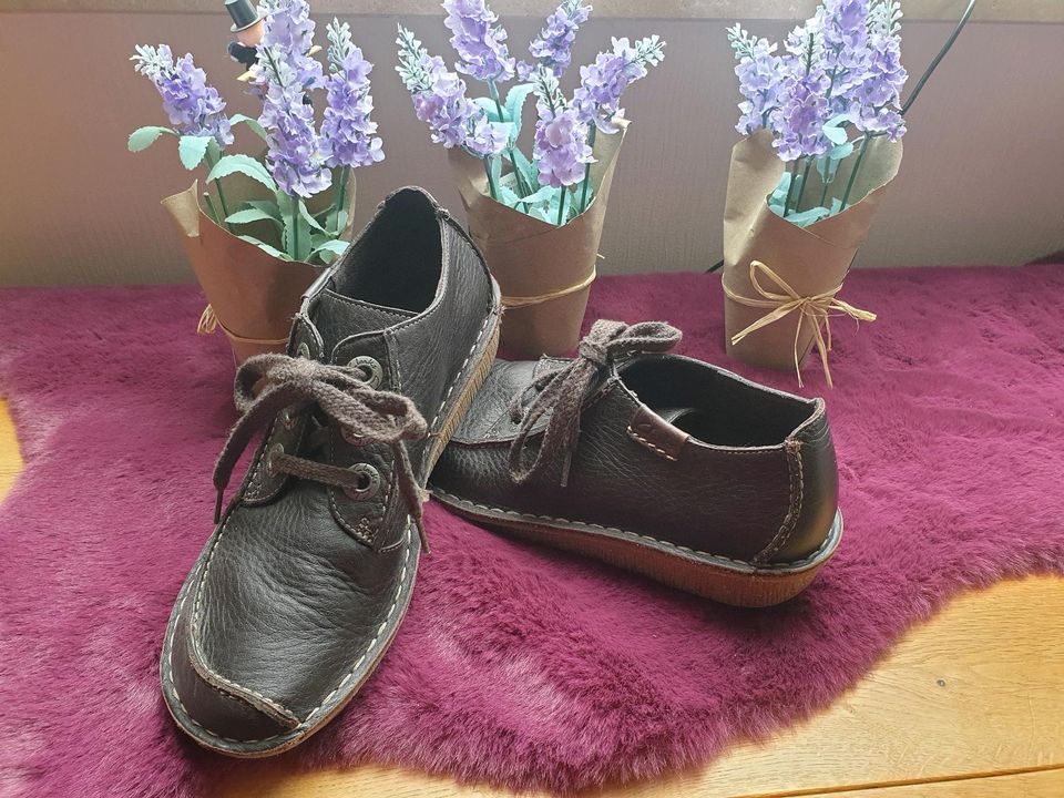 Clarks Schuhe 5,5 Größe in Emden