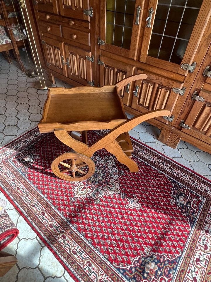 Servierwagen Teewagen massives Holz auf Rädern in Castrop-Rauxel