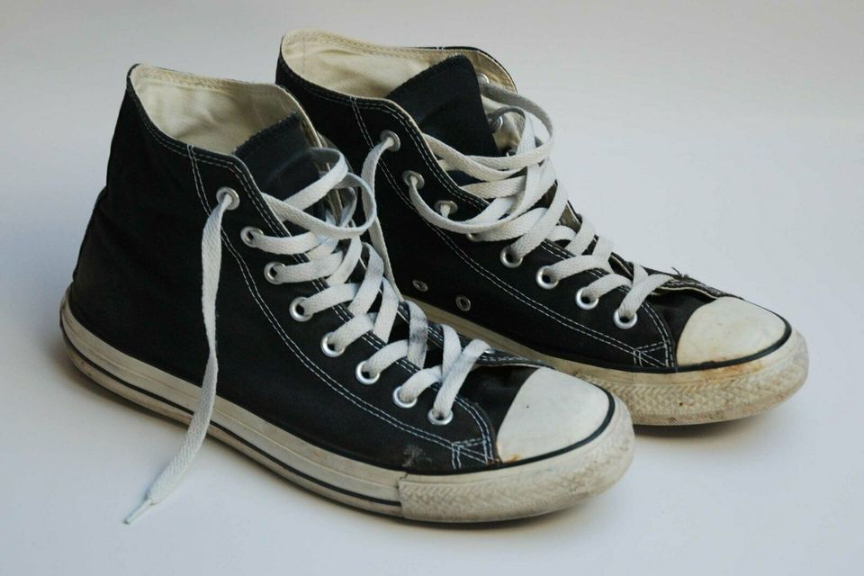 Converse Chucks Hi schwarz weiss  Größe 9 (UK) getragen in Essen