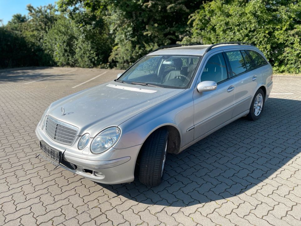Mercedes-Benz E220 Avantgarde *Automatik *Schiebedach in Lübeck