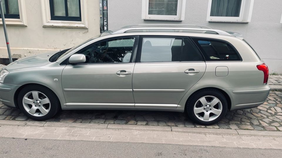 Toyota Avensis T25 Kombi in Magdeburg